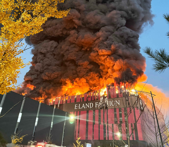 천안 이랜드물류센터 화재...소방 대응 2단계 격상 천안 이랜드물류센터 화재...소방 대응 2단계 격상